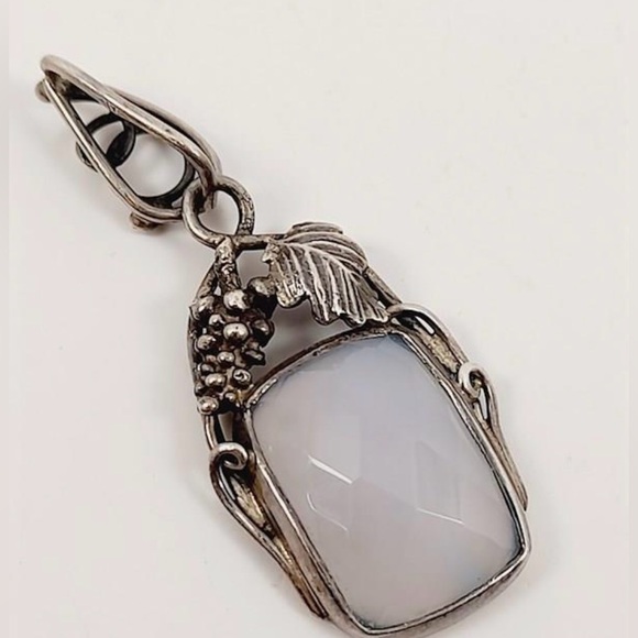 Stunning Vintage Silver 925 Faceted Chalcedony Grape Vine Pendant, 6 grams, EUC - Picture 8 of 8